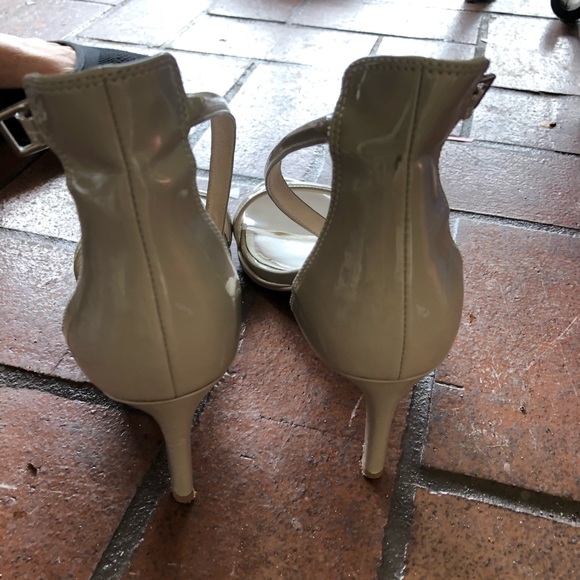 Kenneth Cole Nude Heels Size 8 - Picture 6 of 7